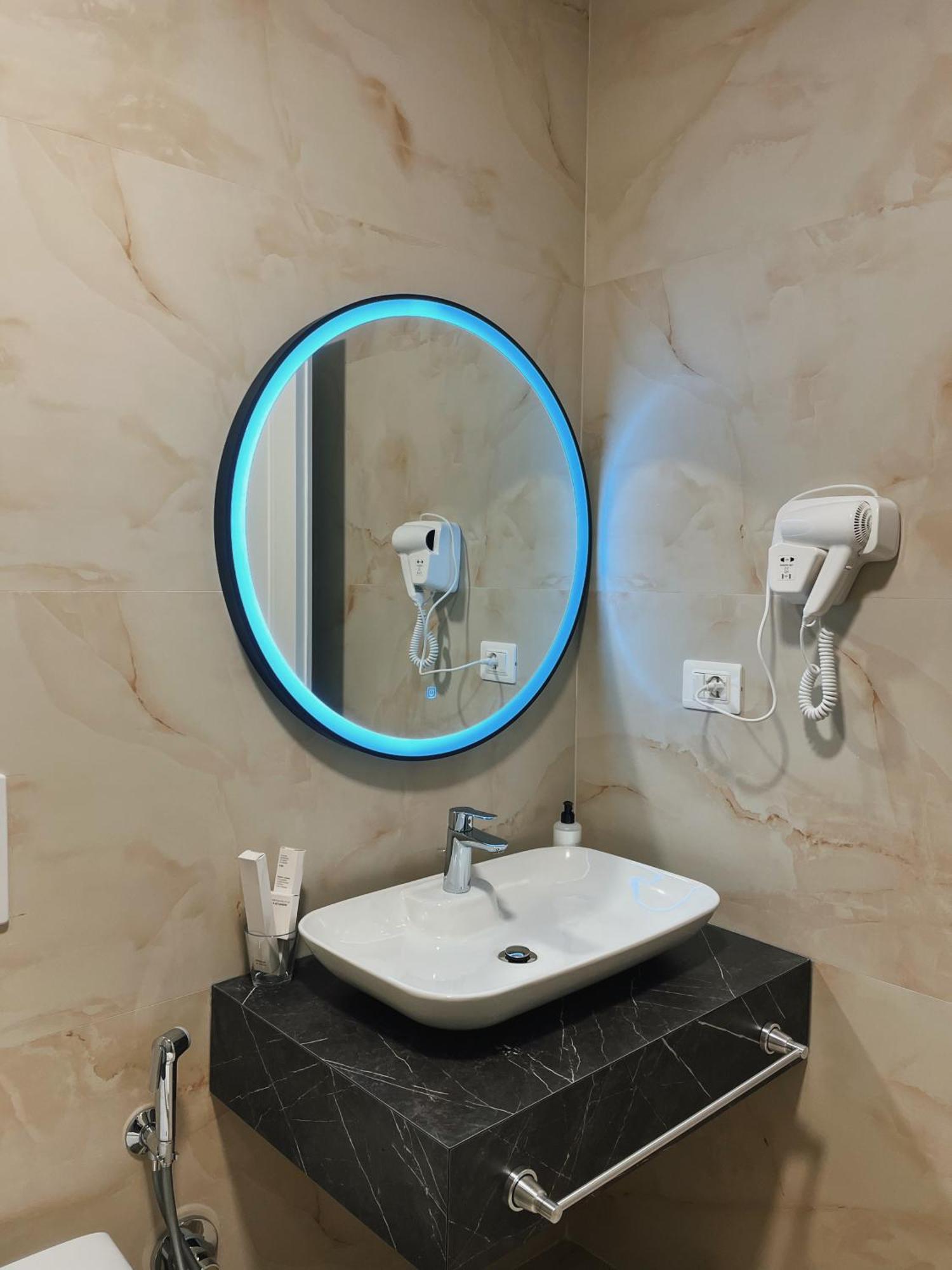 Clinton Tirana Inn Екстериор снимка