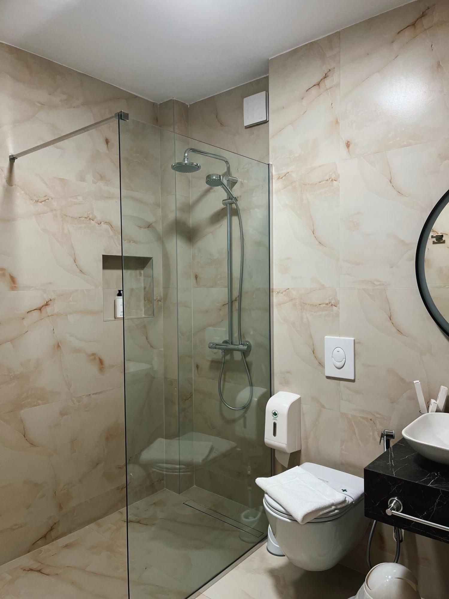 Clinton Tirana Inn Екстериор снимка