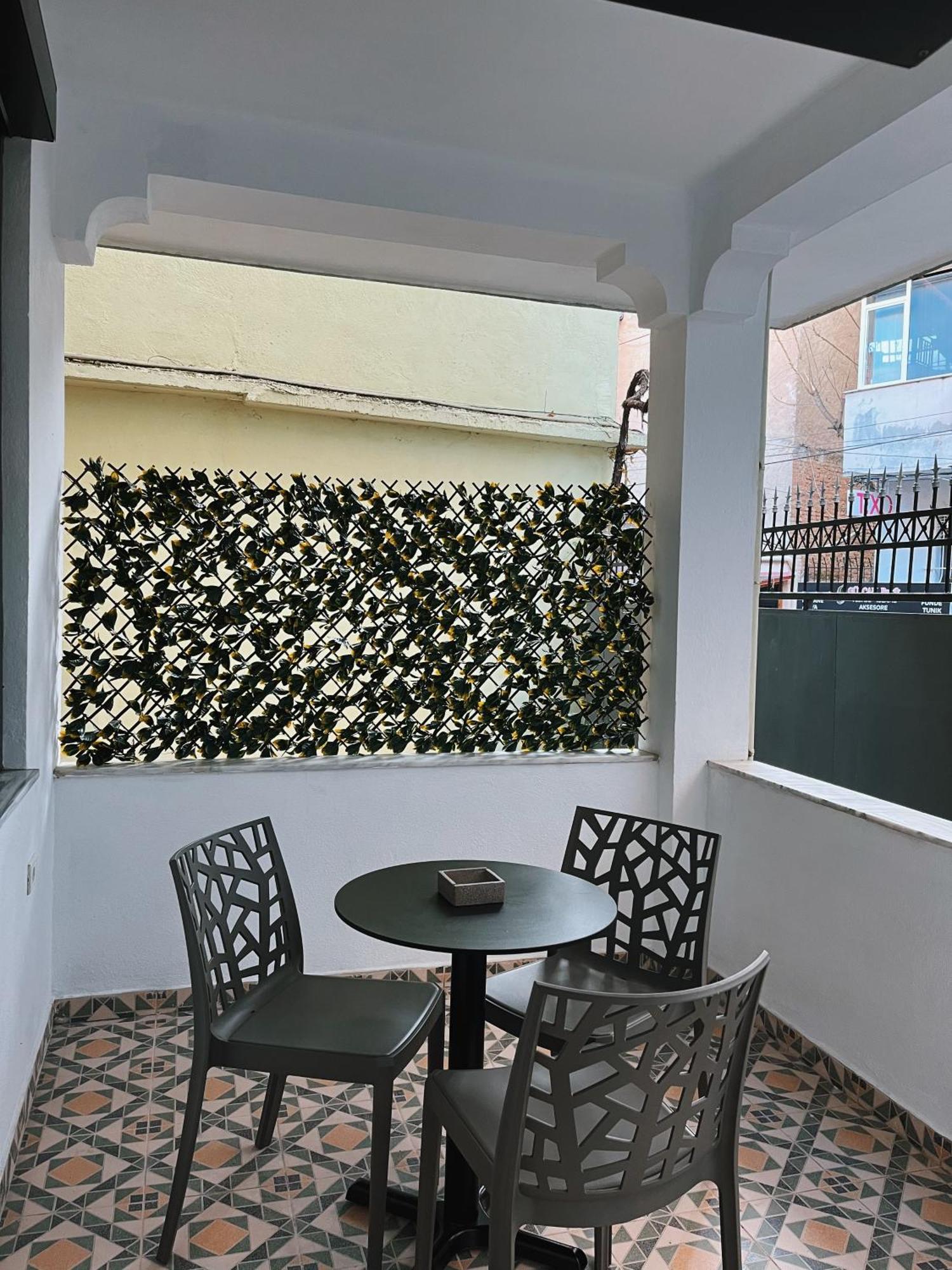 Clinton Tirana Inn Екстериор снимка