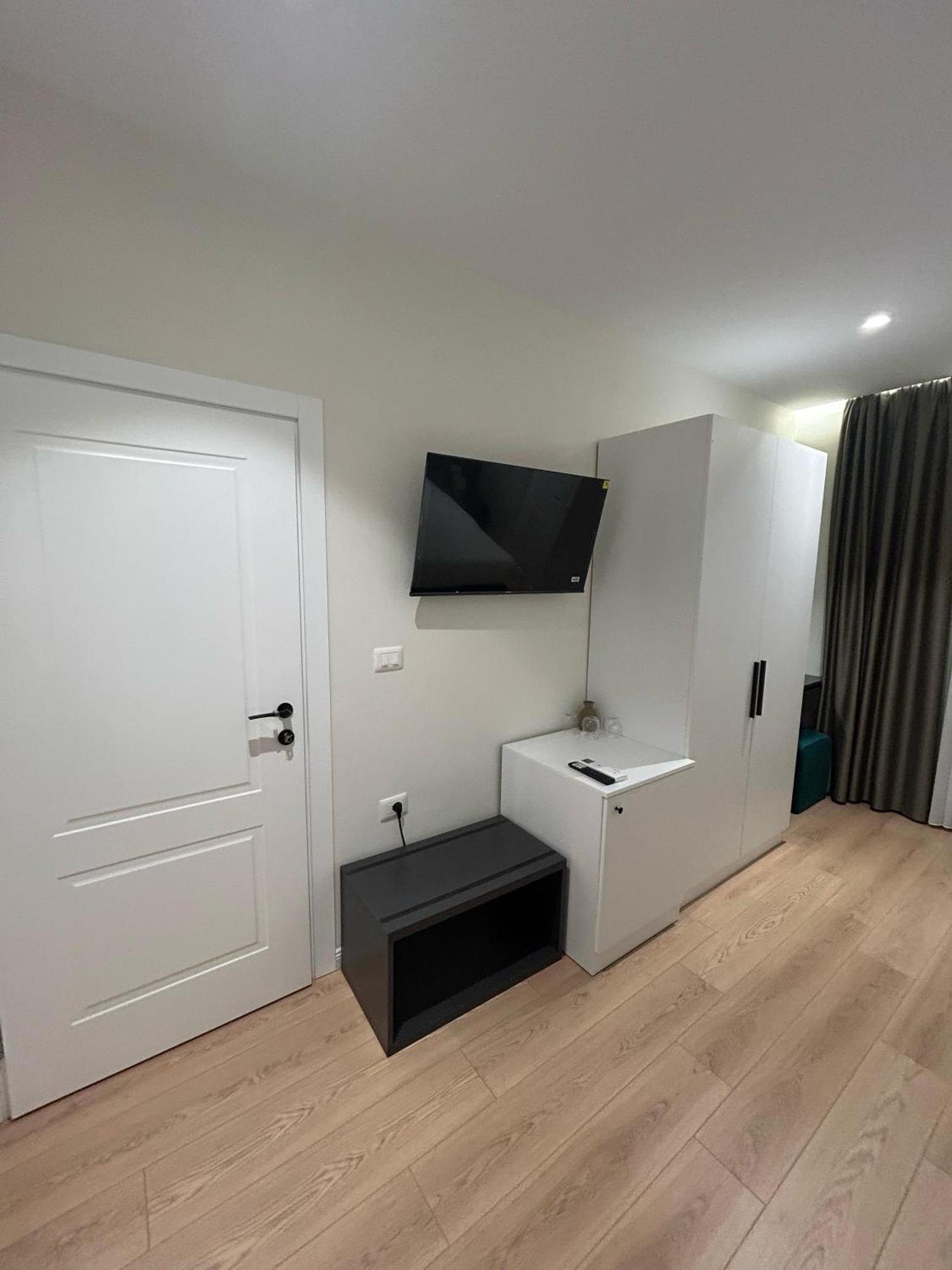 Clinton Tirana Inn Екстериор снимка