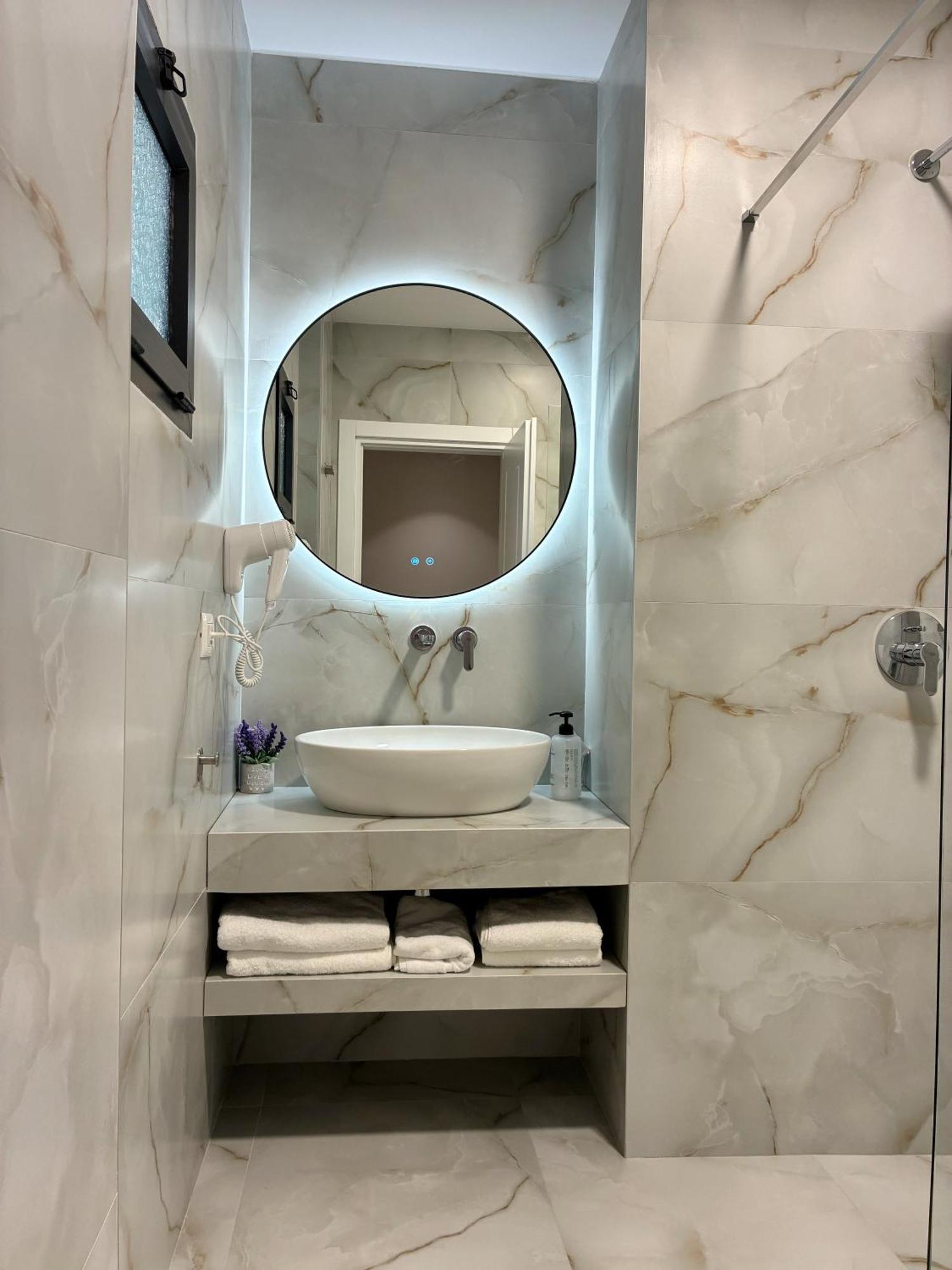 Clinton Tirana Inn Екстериор снимка